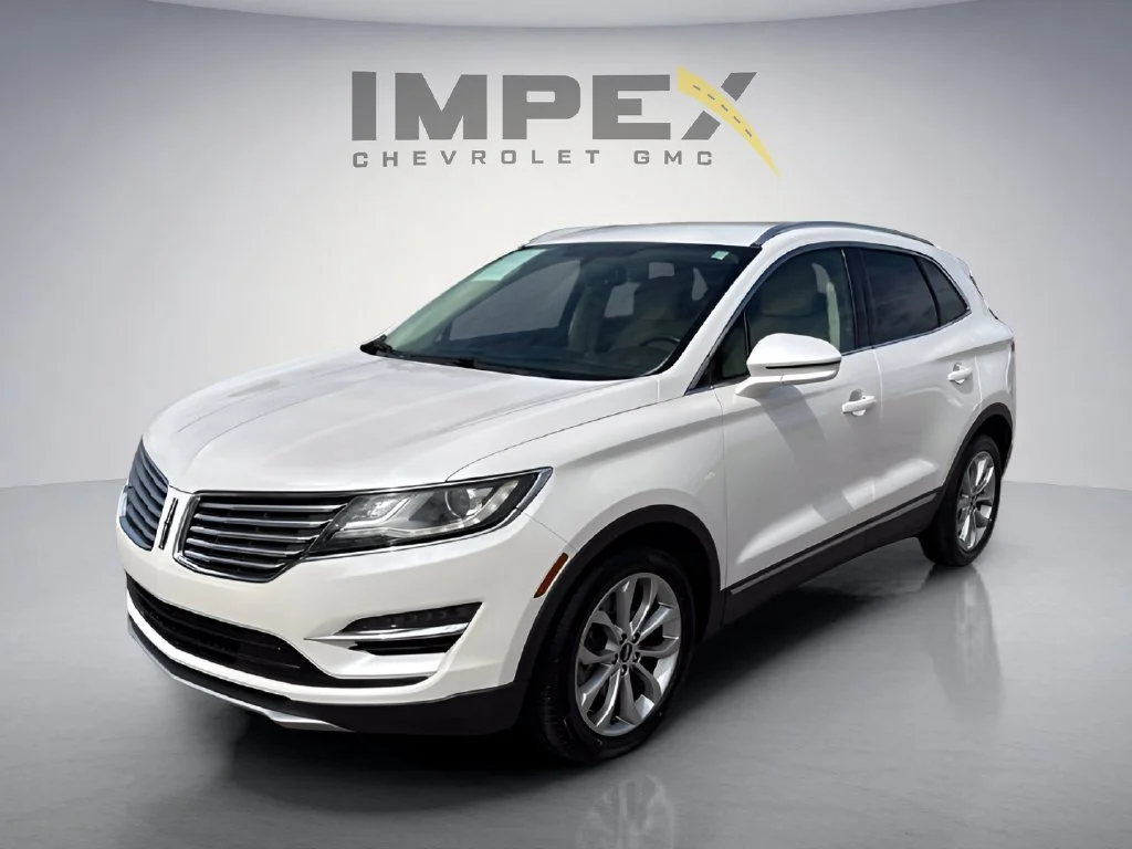 Used 2015 White Lincoln Base image 1