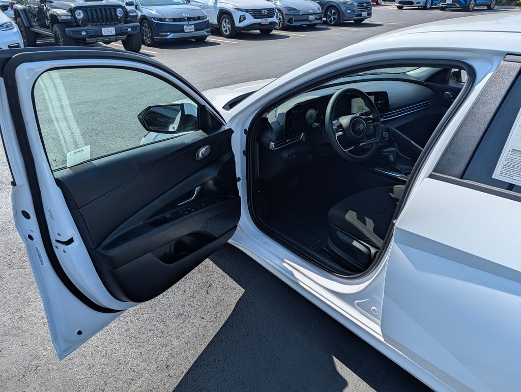2024 Hyundai Elantra SEL - Photo 31