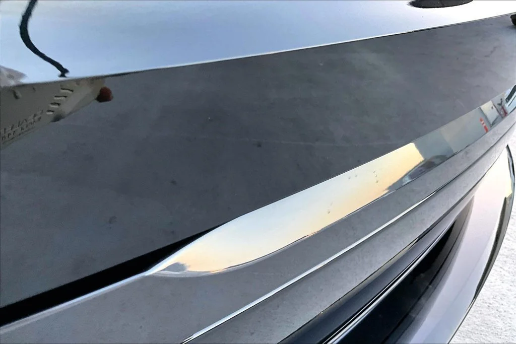New 2027 Santorini Black LAND ROVER SE image 9