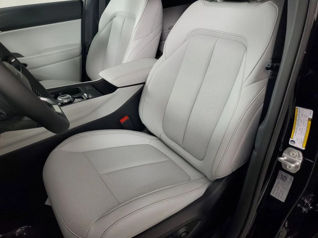 New 2026 Diamond Black Crystal Pearl-Coat Exterior Paint Jeep Limited image 14