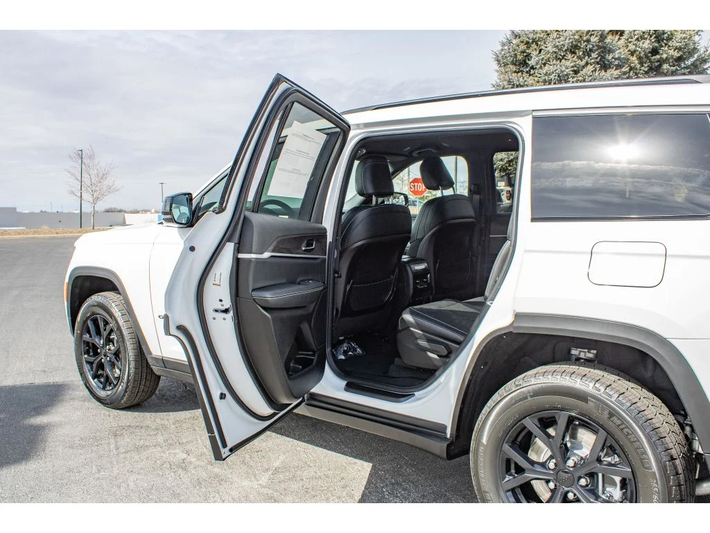New 2026 Bright White Clearcoat Jeep Laredo Altitude image 37