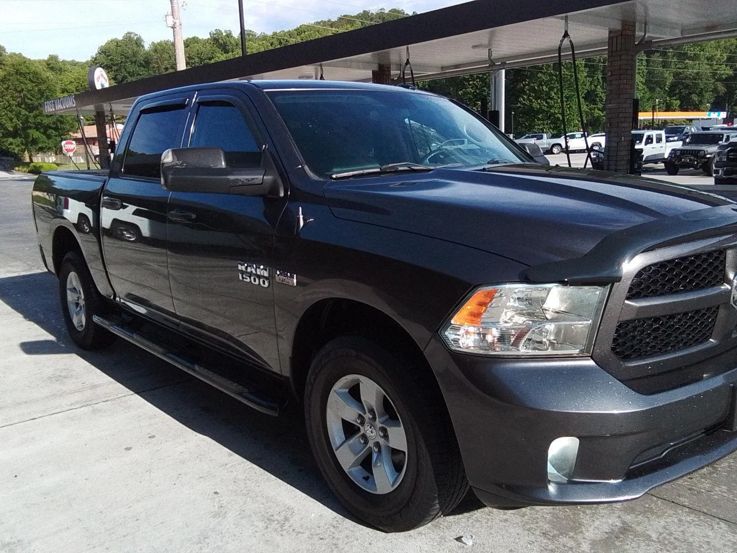 2017 RAM 1500 Express 4x4 Crew Cab 5'7's photo