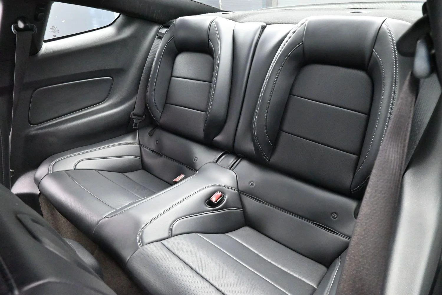 Used 2015 Oxford White Ford GT Premium image 31