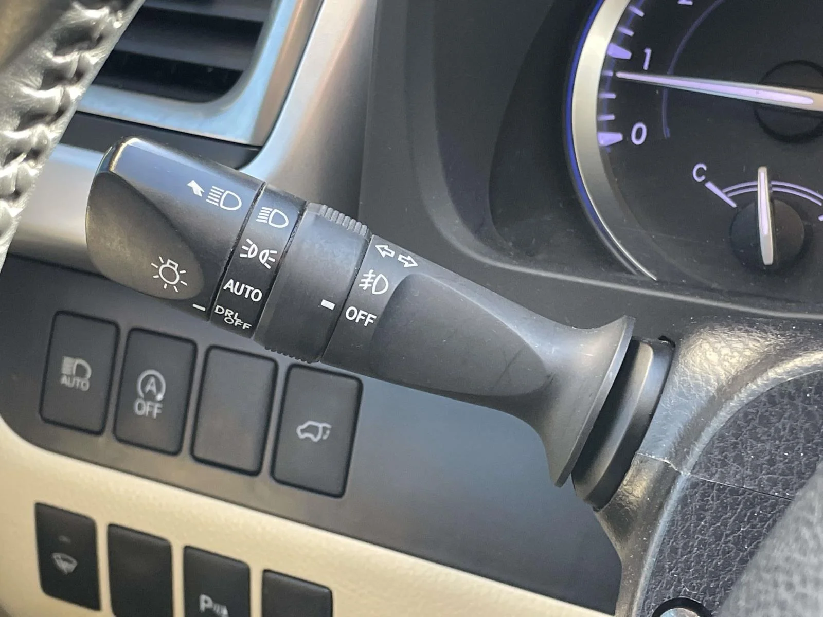 Used 2018 Toasted Walnut Pearl Toyota Limited image 12