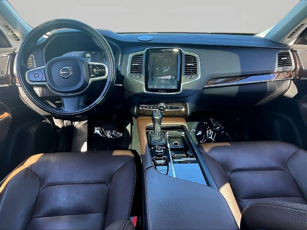 Used 2019 Silver Volvo T6 Momentum image 8