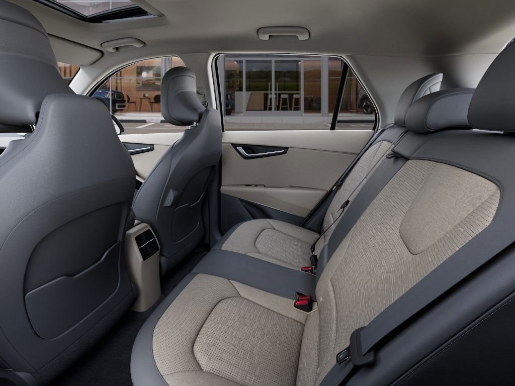 New 2026 Snow White Pearl Kia WAVE image 18