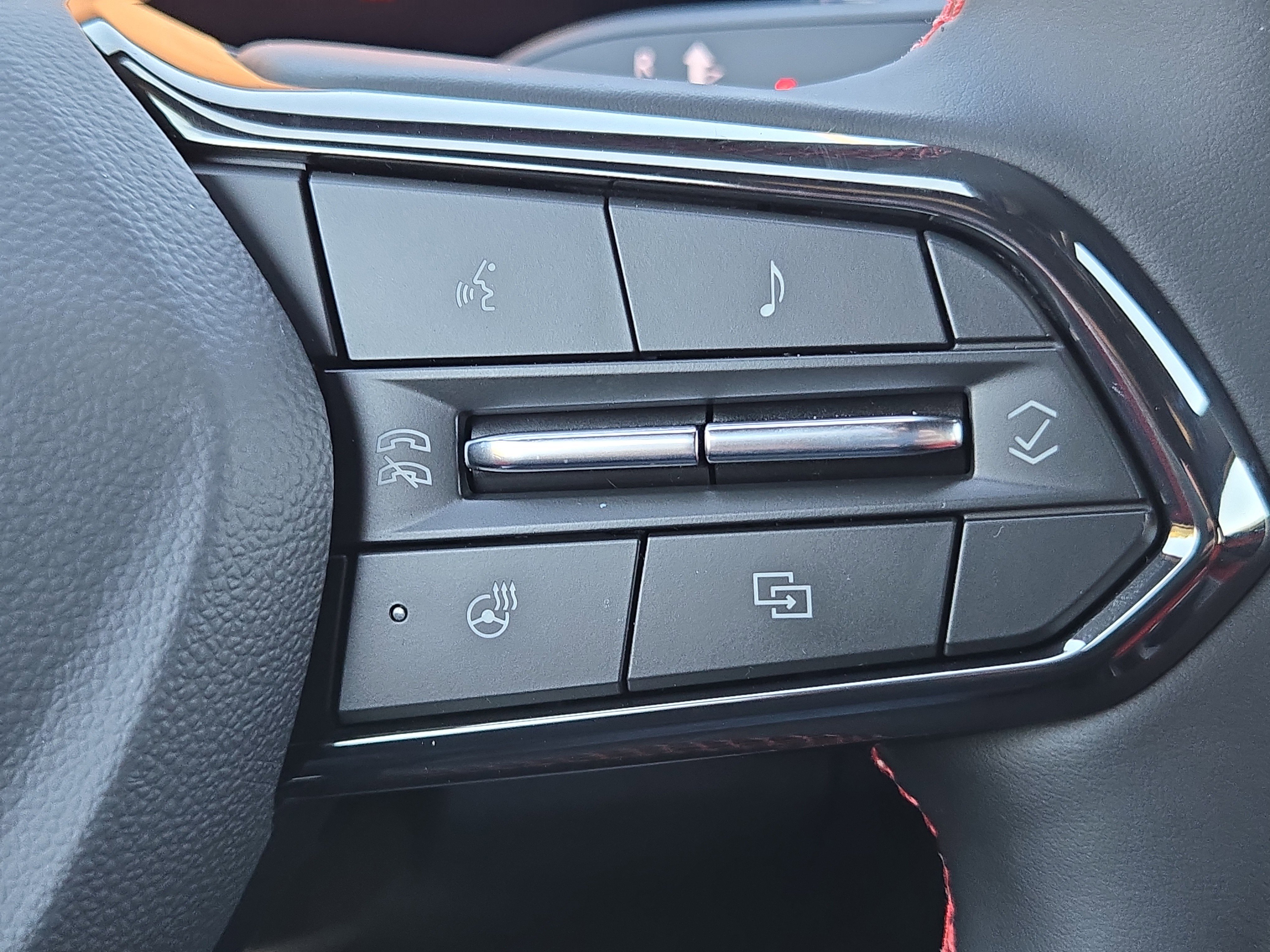 2025 Chevrolet Equinox EV RS - Photo 27