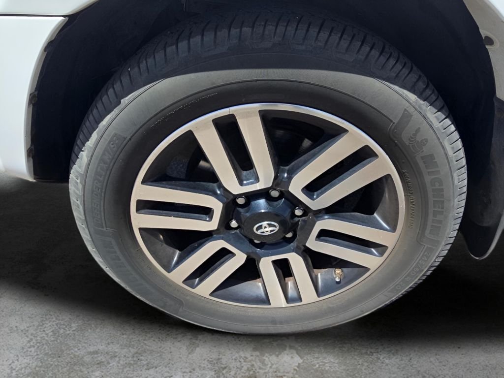Used 2014 Super White Toyota SR5 image 30