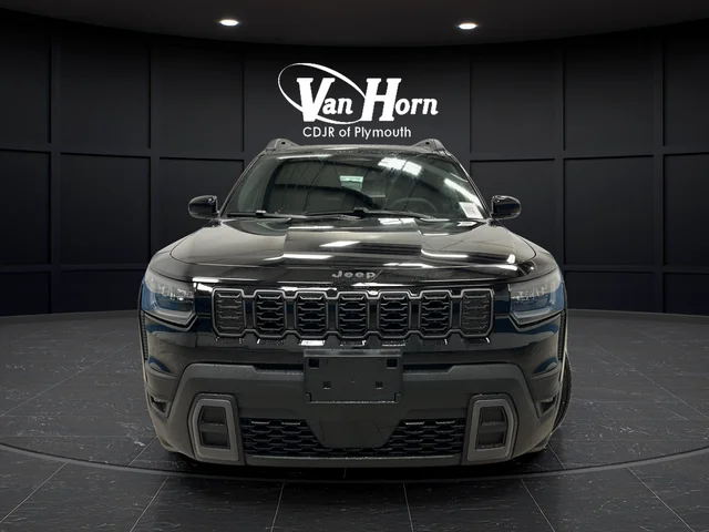 New 2026 Diamond Black Crystal Pearl-Coat Exterior Paint Jeep Limited image 2