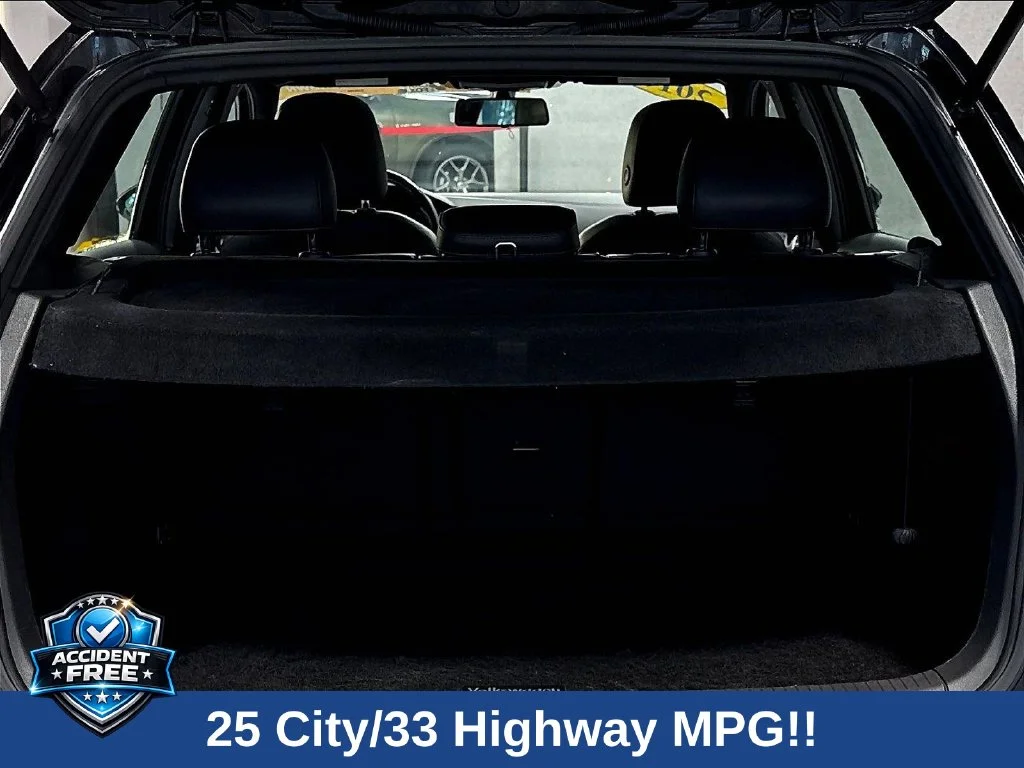 Used 2016  Volkswagen  image 9