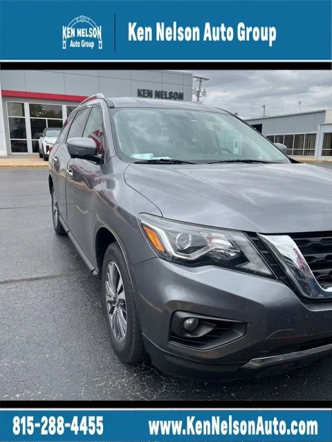 2017 Nissan Pathfinder SL 4WD's photo