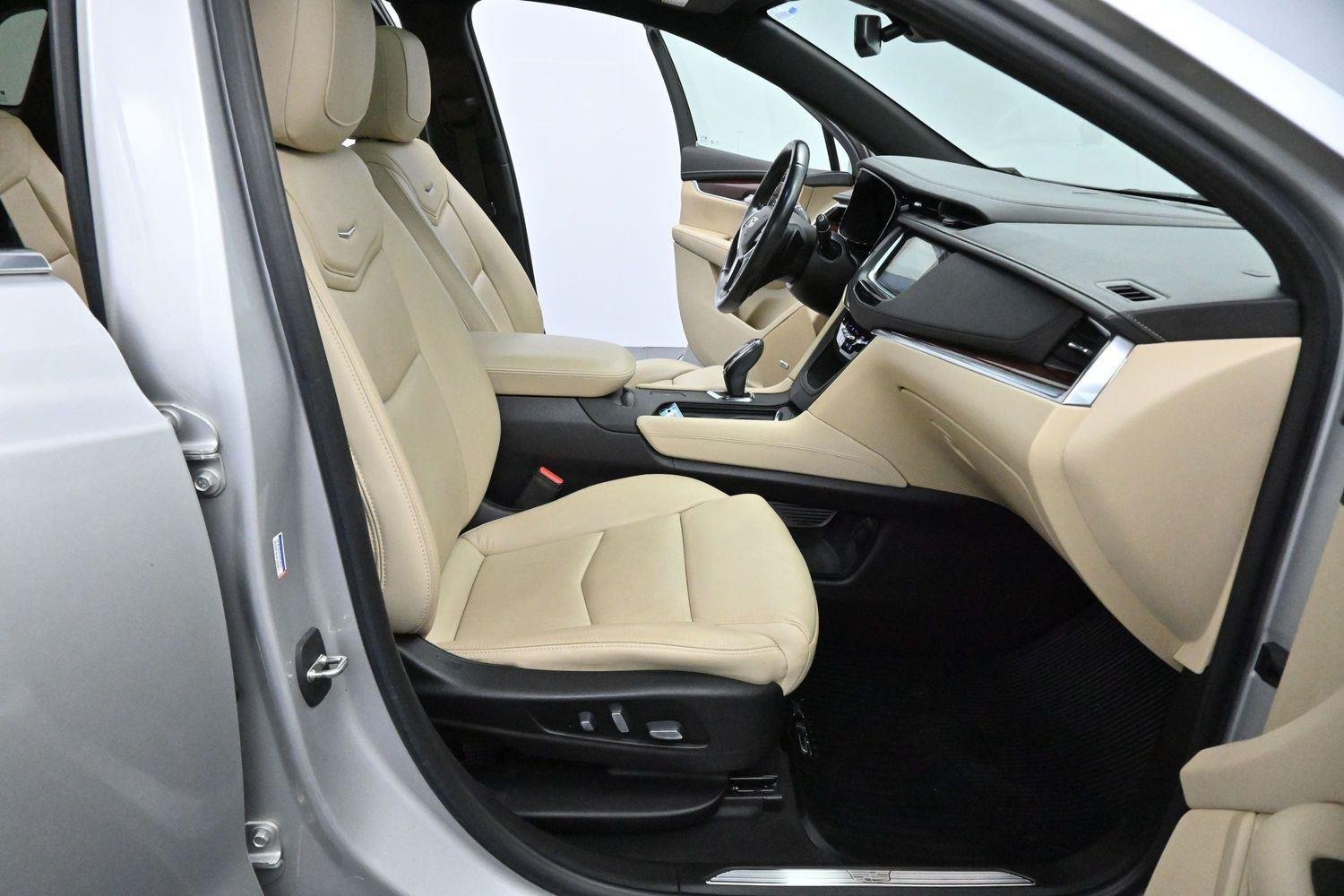 Used 2019 RADIANT SILVER METALLIC Cadillac Luxury FWD image 33