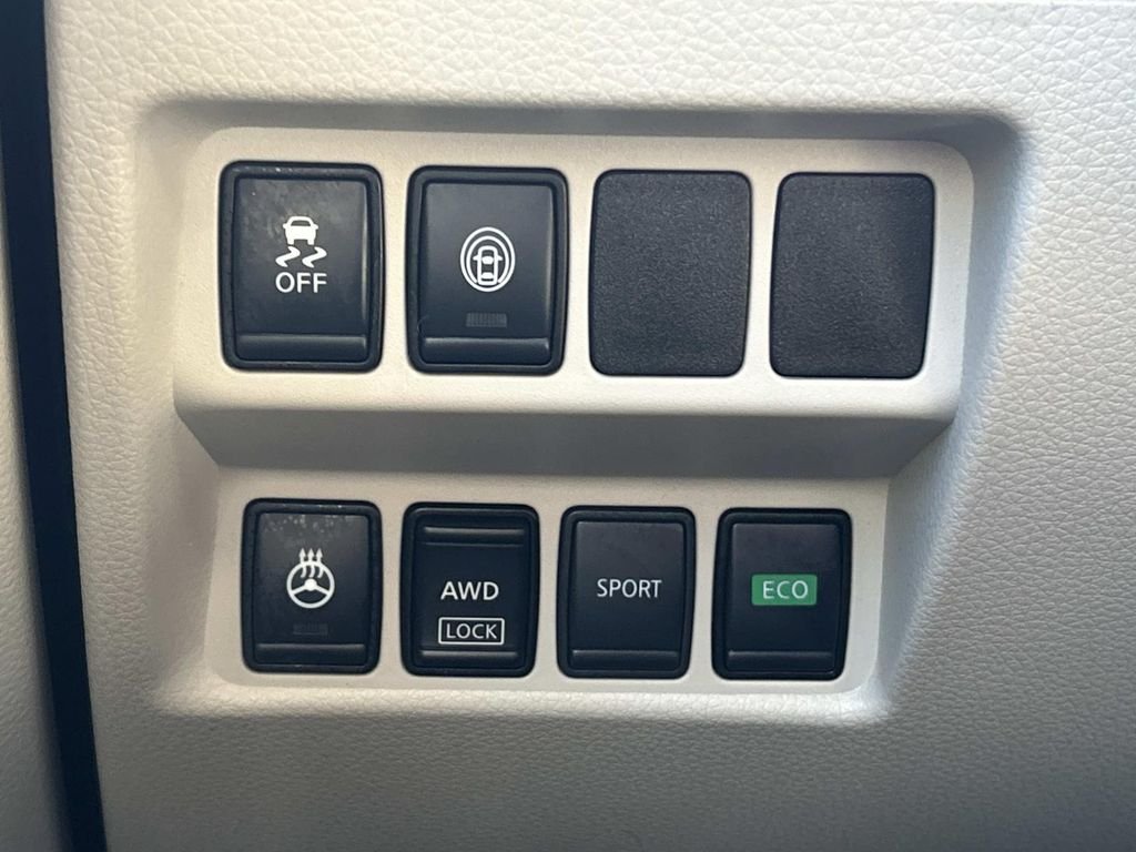 Used 2020 White Nissan SV image 19