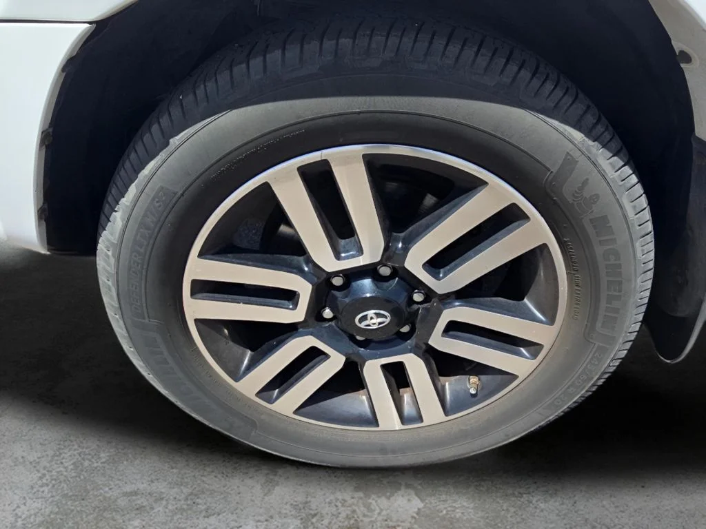 Used 2014 Super White Toyota SR5 image 30