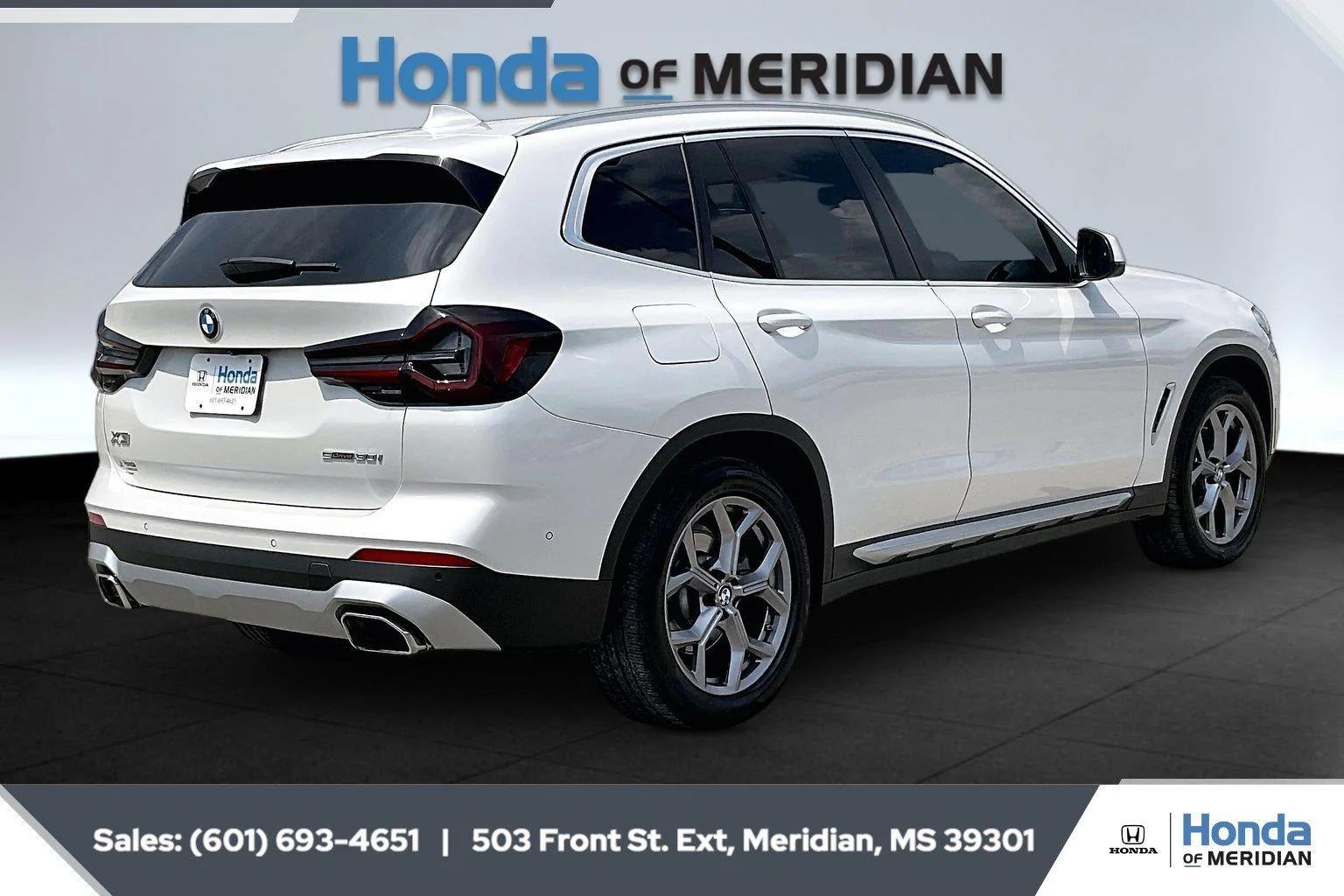 Used 2024 Mineral White Metallic BMW sDrive30i image 11