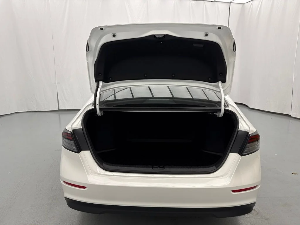New 2026 Platinum White Pearl Honda LX image 9