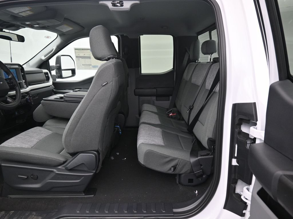 New 2026 Oxford White Ford XLT image 16