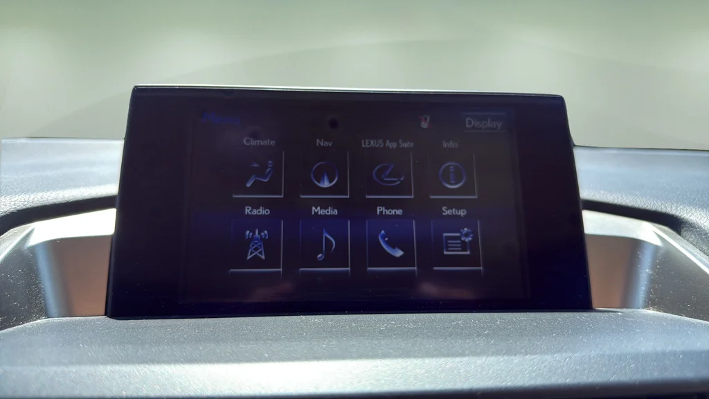 Used 2015 White Lexus 200t image 25