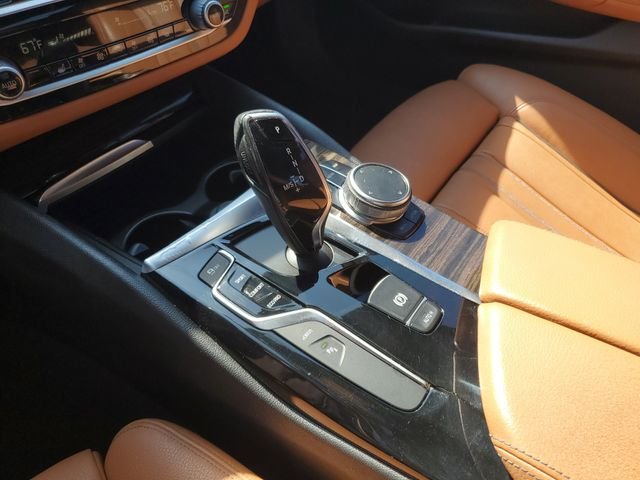 Used 2018 White BMW 530e iPerformance image 21