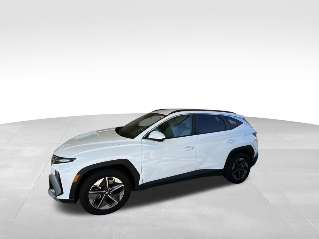 Used 2026 White Hyundai SEL Plus image 5