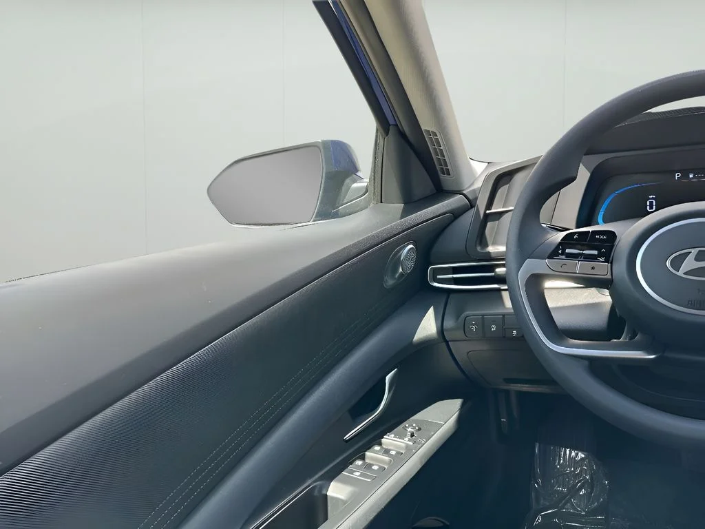 2025 Hyundai Elantra SE - Photo 23