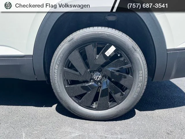New 2026 White Volkswagen 2.0T SE w/Technology image 7