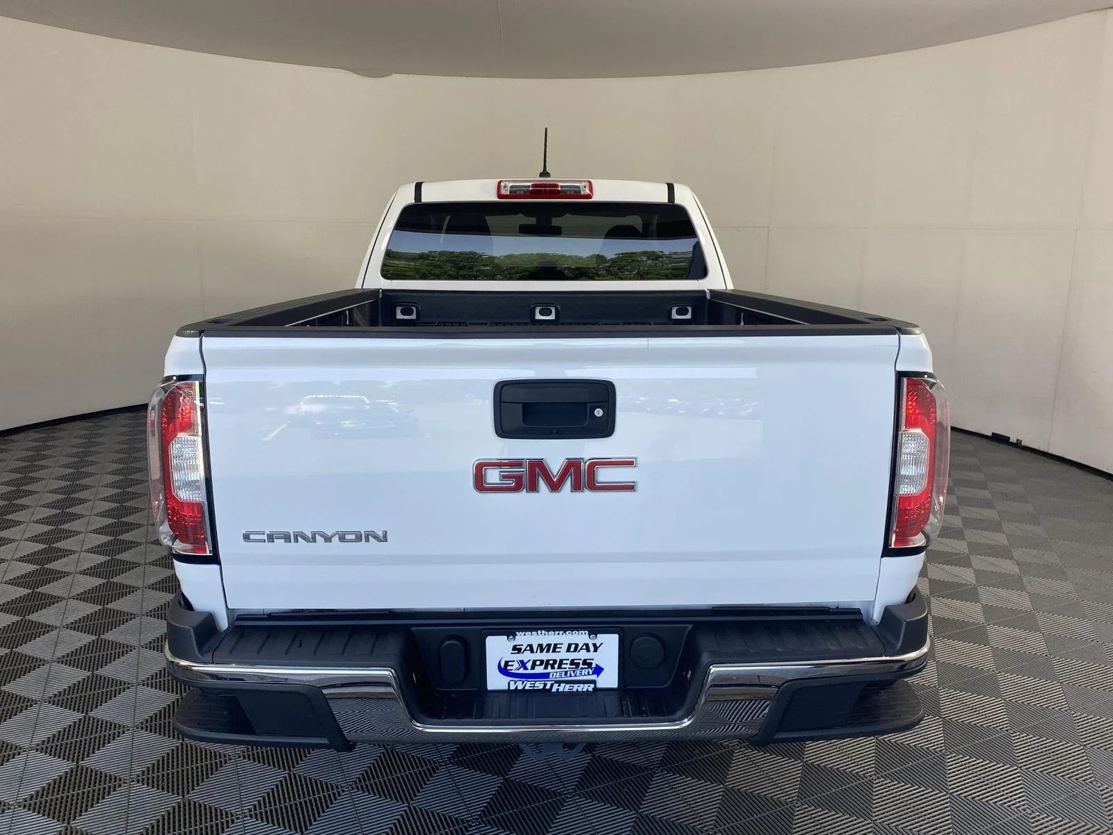 Used 2016 Summit White GMC 2WD image 6