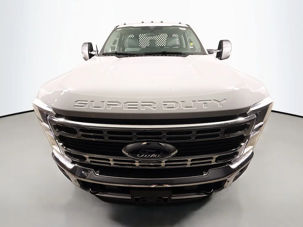 New 2025 Oxford White Ford F-450® XL image 2