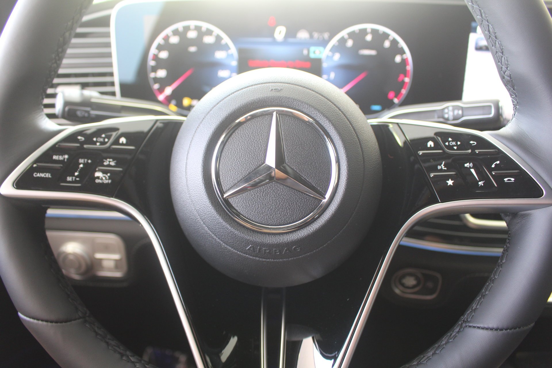 New 2026 MOONLIGHT WHITE Mercedes-Benz GLE 450 image 26