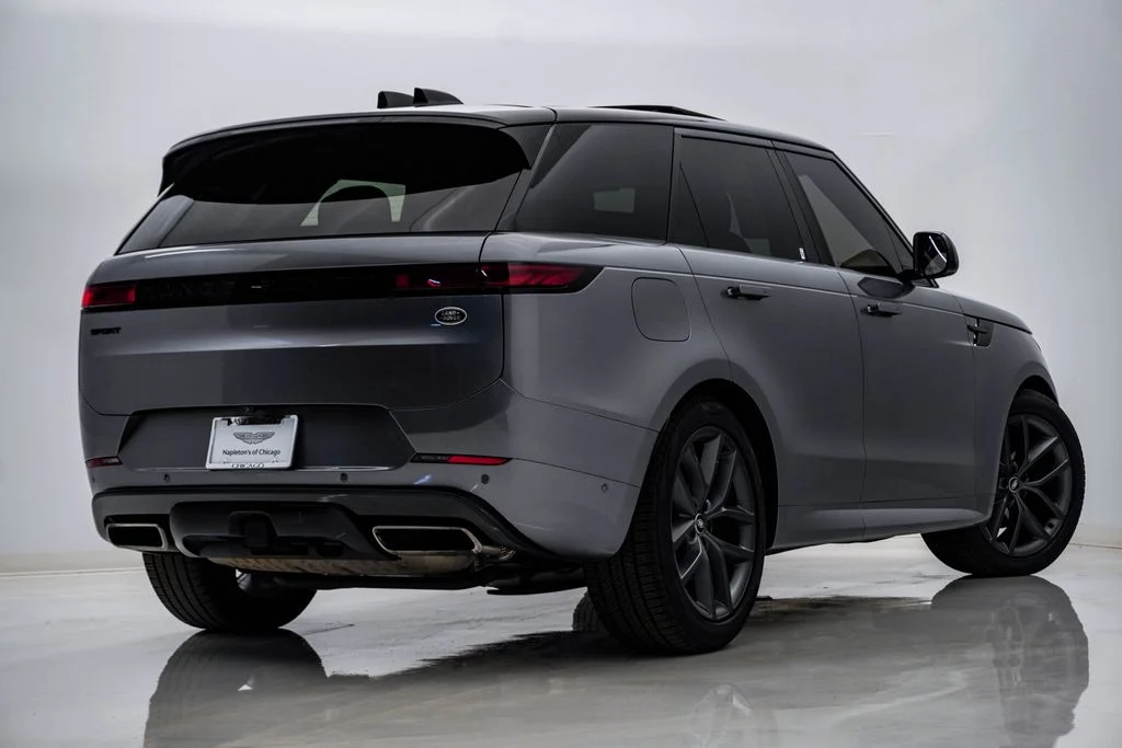 Used 2023 Eiger Gray Metallic Land Rover SE Dynamic image 8
