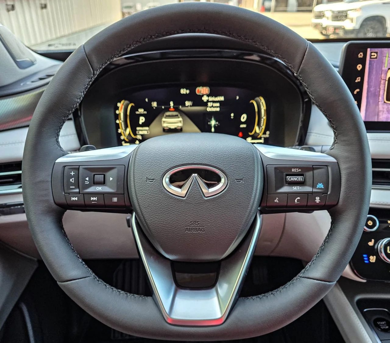 New 2027 RADIANT WHITE INFINITI Luxe AWD image 11