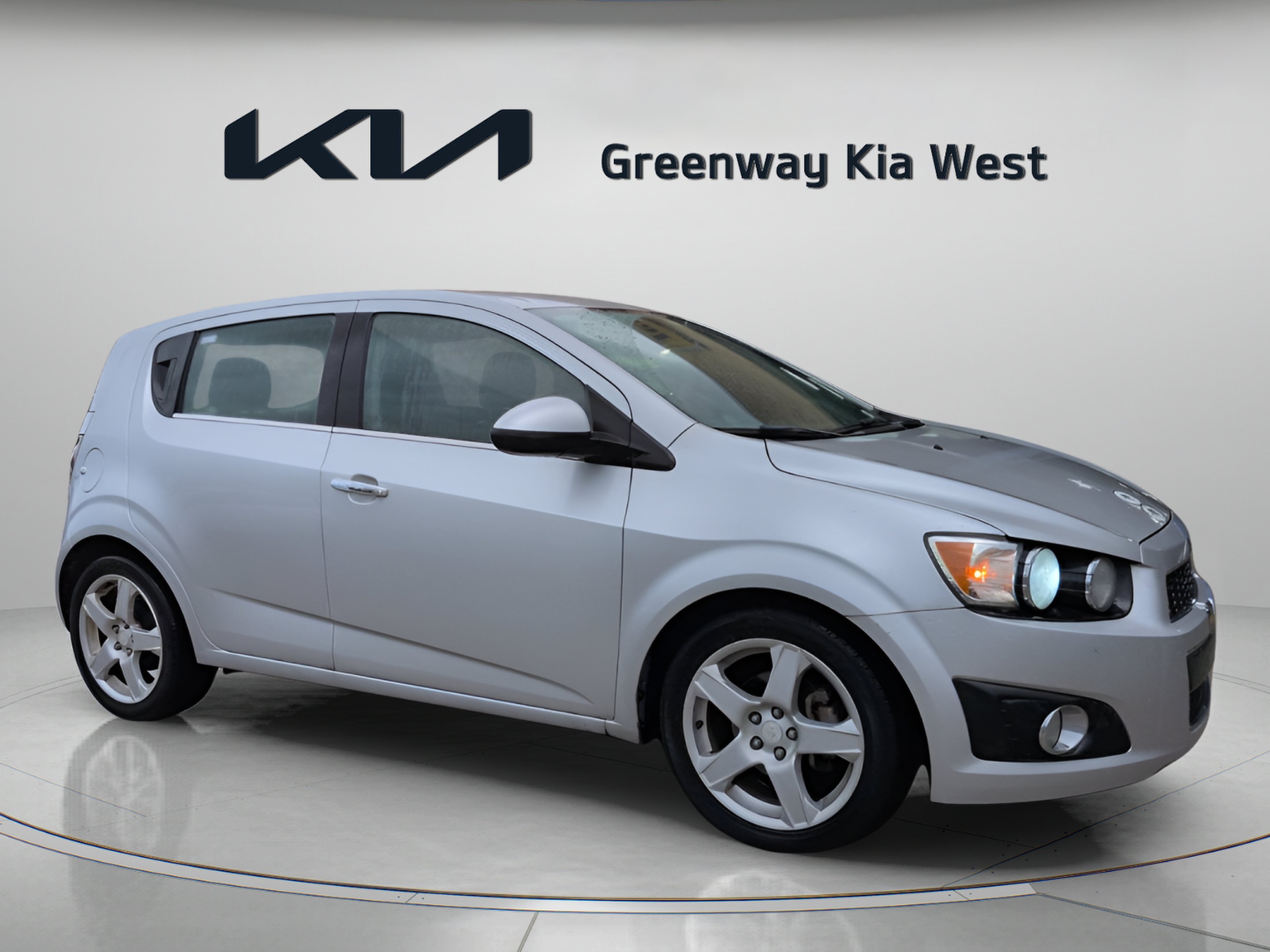 Used 2016 Silver Ice Metallic Chevrolet LTZ image 8