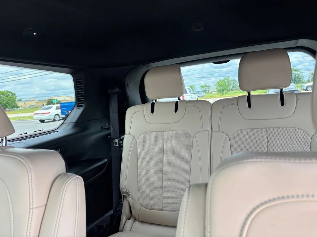 Used 2025 Gray Jeep Limited image 28