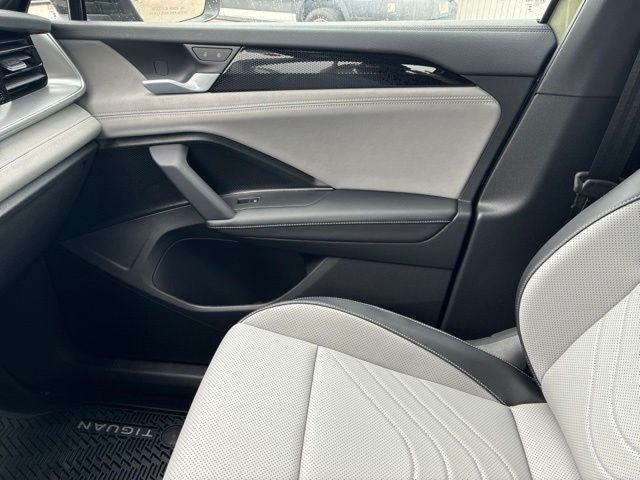 New 2026 Avocado Green W/Deep Black Roof Volkswagen SE R-Line Black image 19