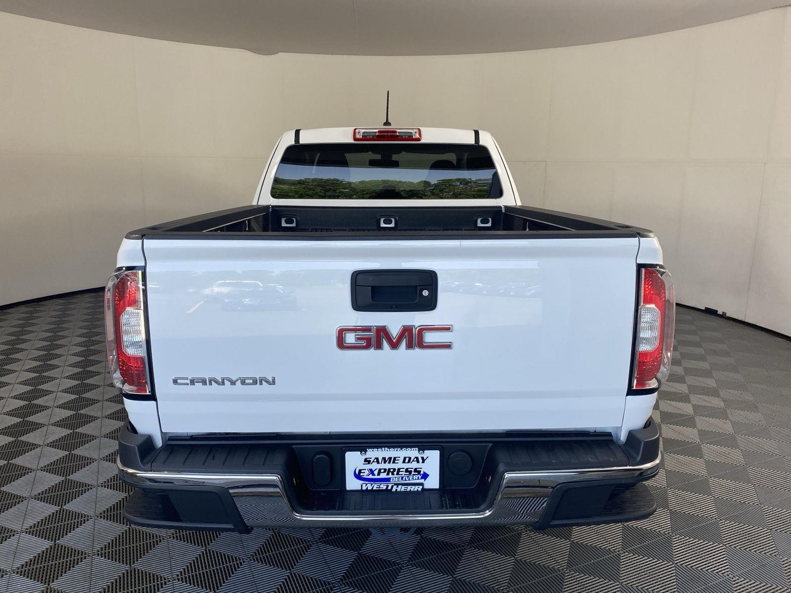 Used 2016 Summit White GMC 2WD image 6