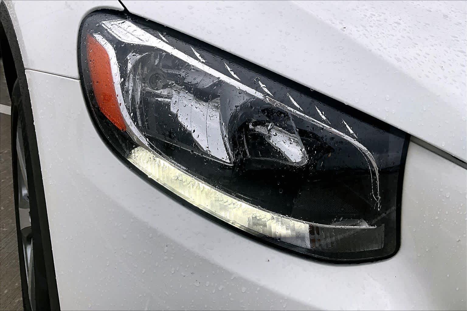 Used 2019 Polar White Mercedes-Benz GLC 300 image 24