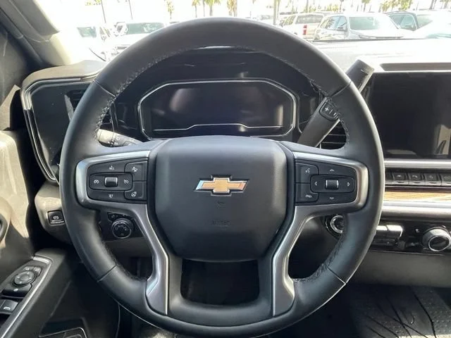 Used 2025 Black Chevrolet LT image 17