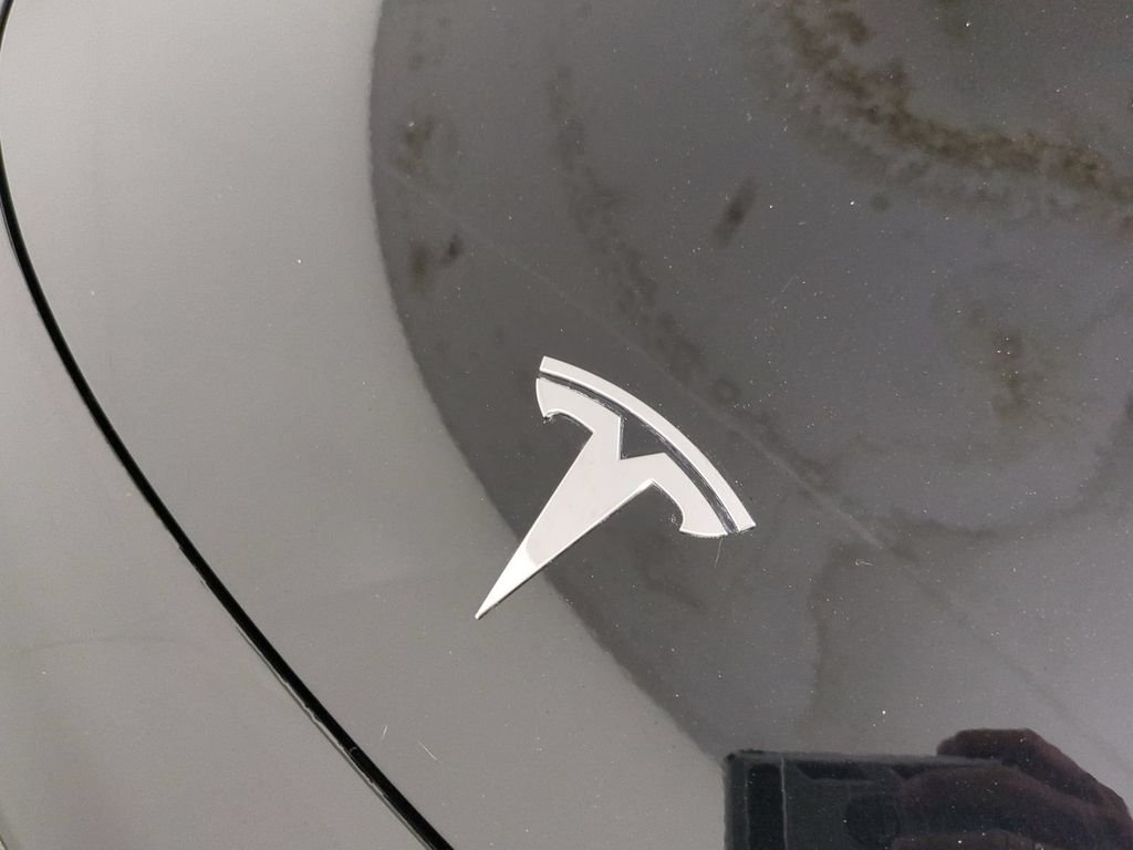 Used 2023  Tesla Long Range image 13
