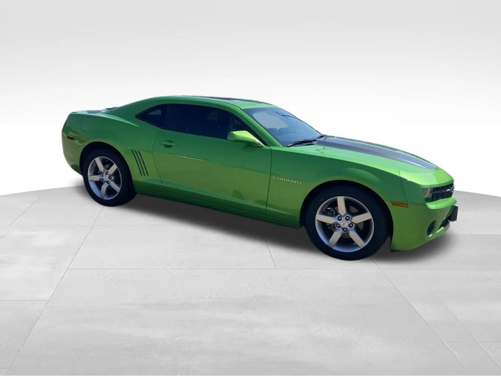 Used 2010 Green Chevrolet 1LT image 9