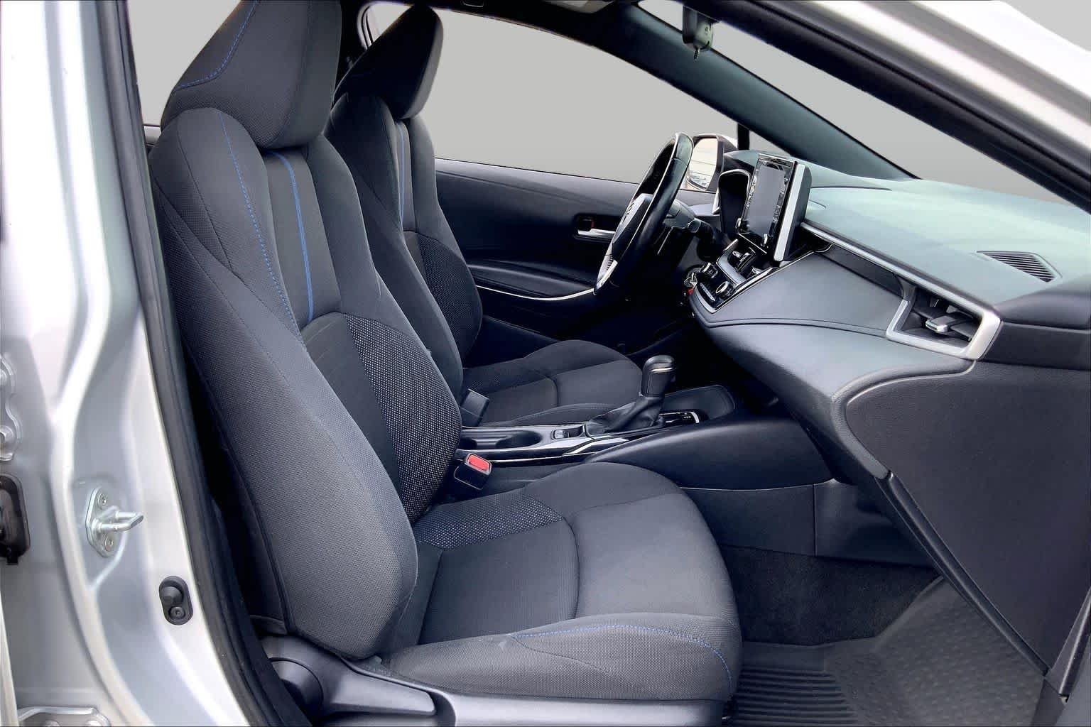 Used 2020 Classic Silver Metallic Toyota SE image 9