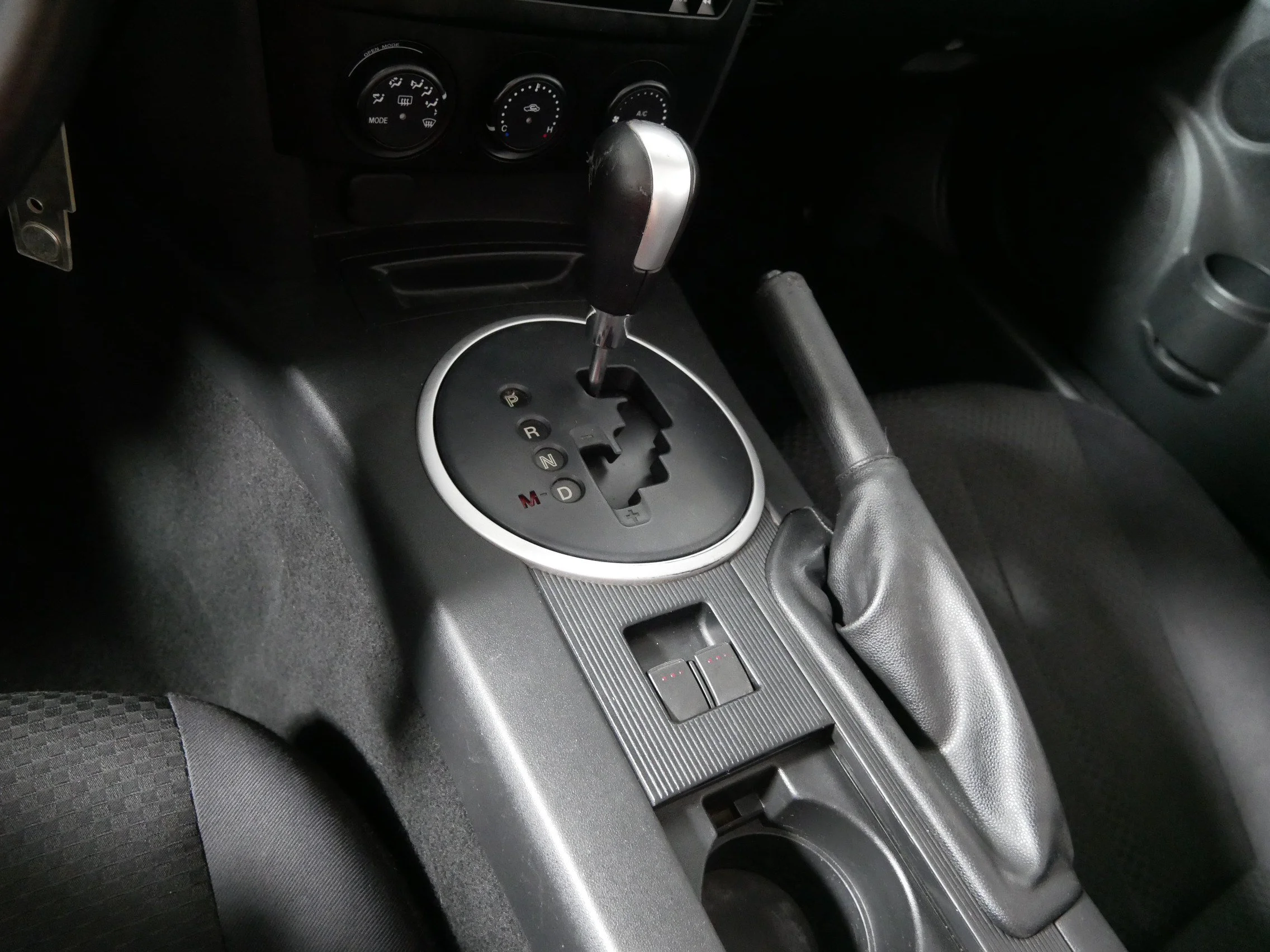 Used 2008 Brilliant Black Mazda Touring image 24