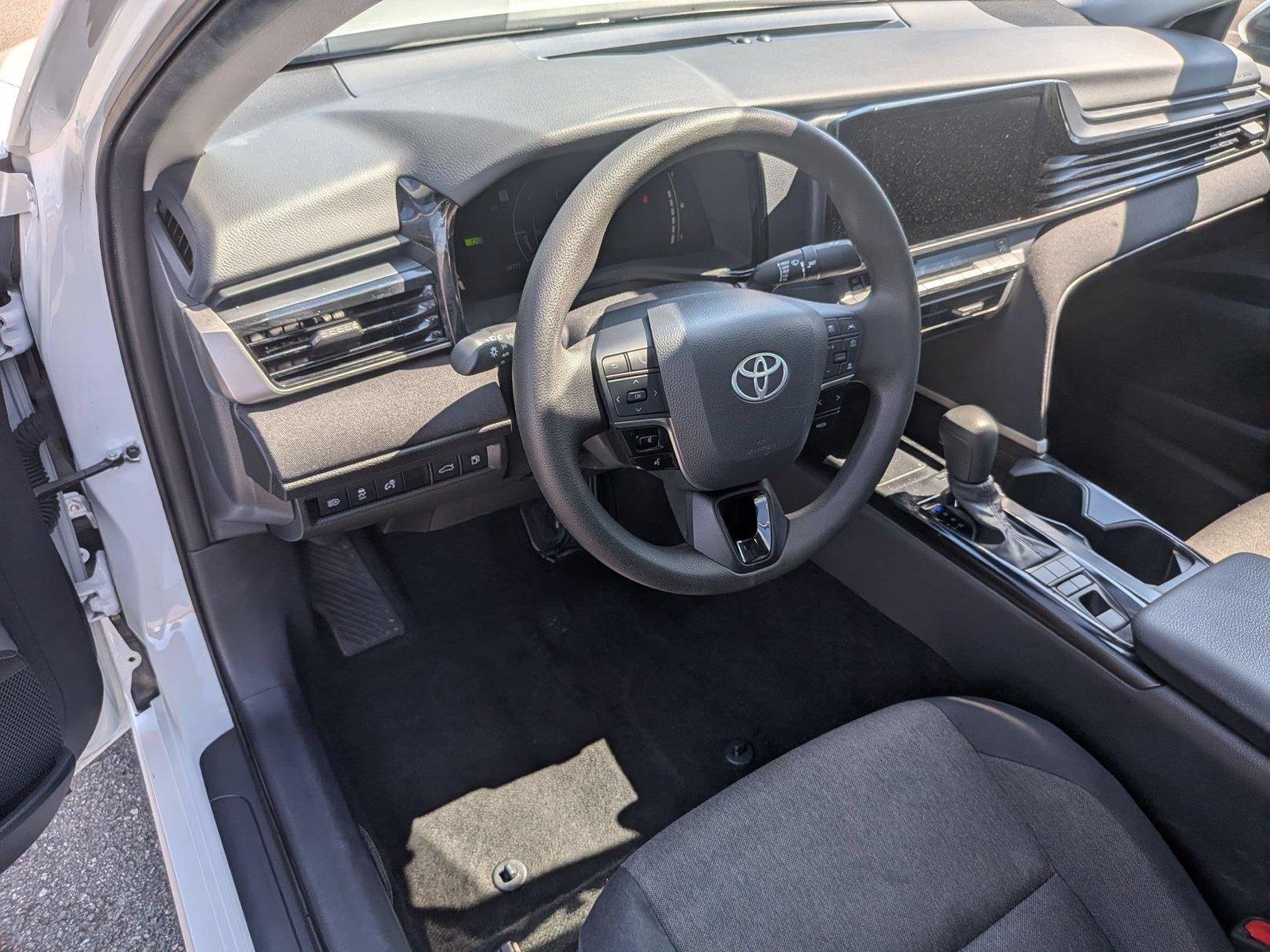Used 2025  TOYOTA  image 19
