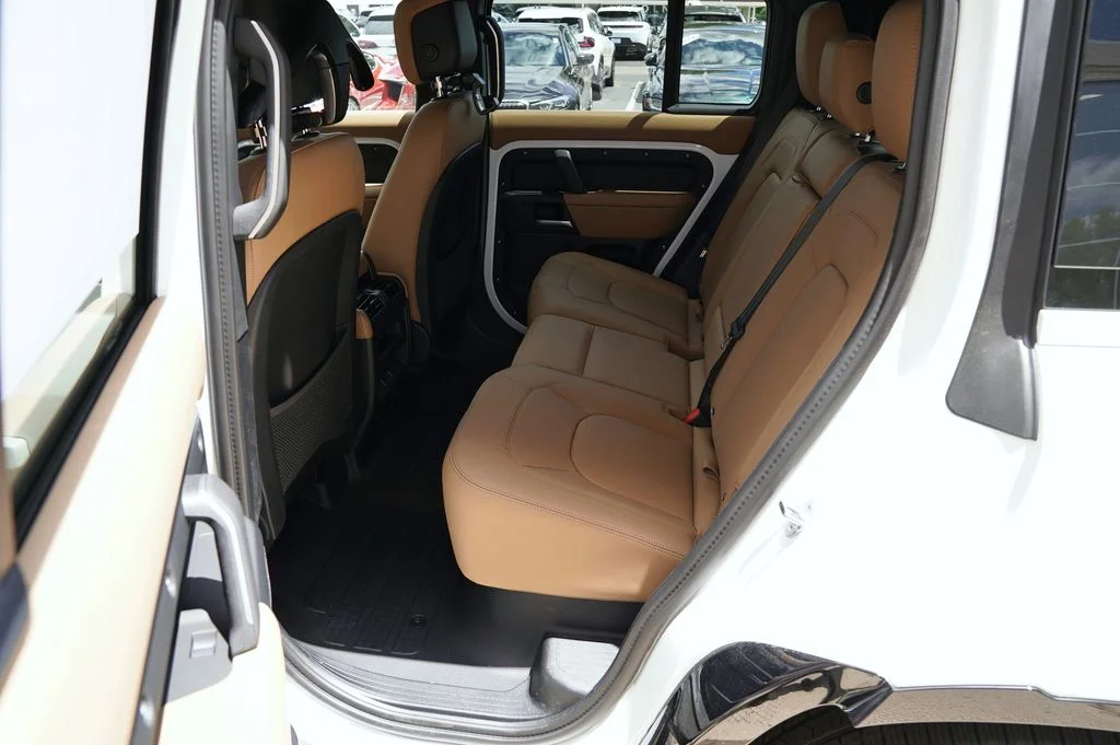 New 2026 Fuji White Land Rover X-Dynamic SE image 34