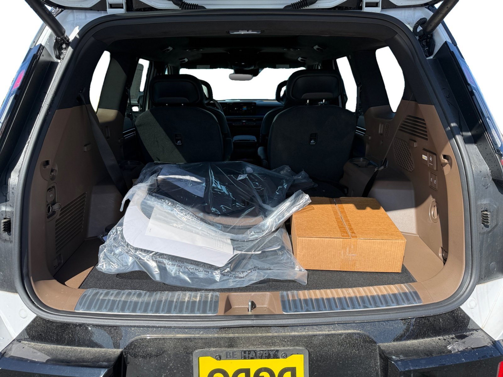 New 2026 Glacial White Pearl / Black Ro Kia GT-Line AWD image 17