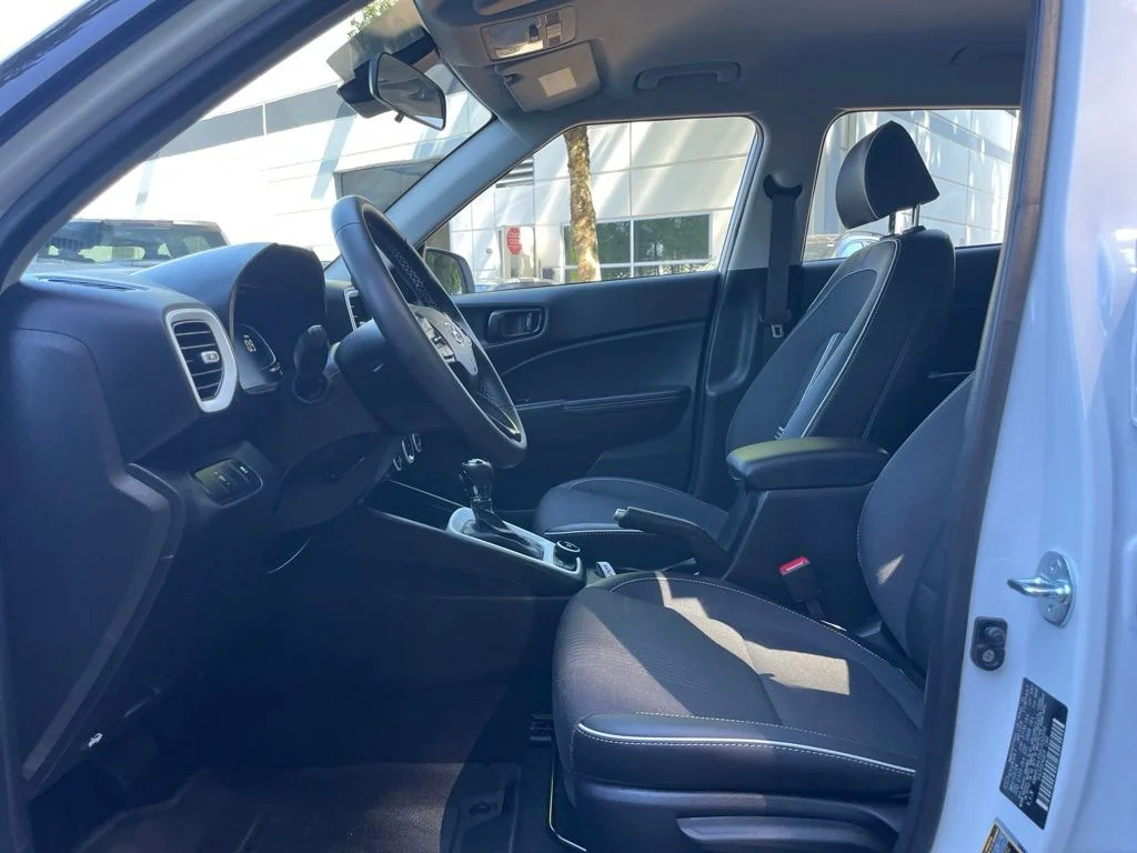 Used 2024 Lunar White Hyundai Limited image 19