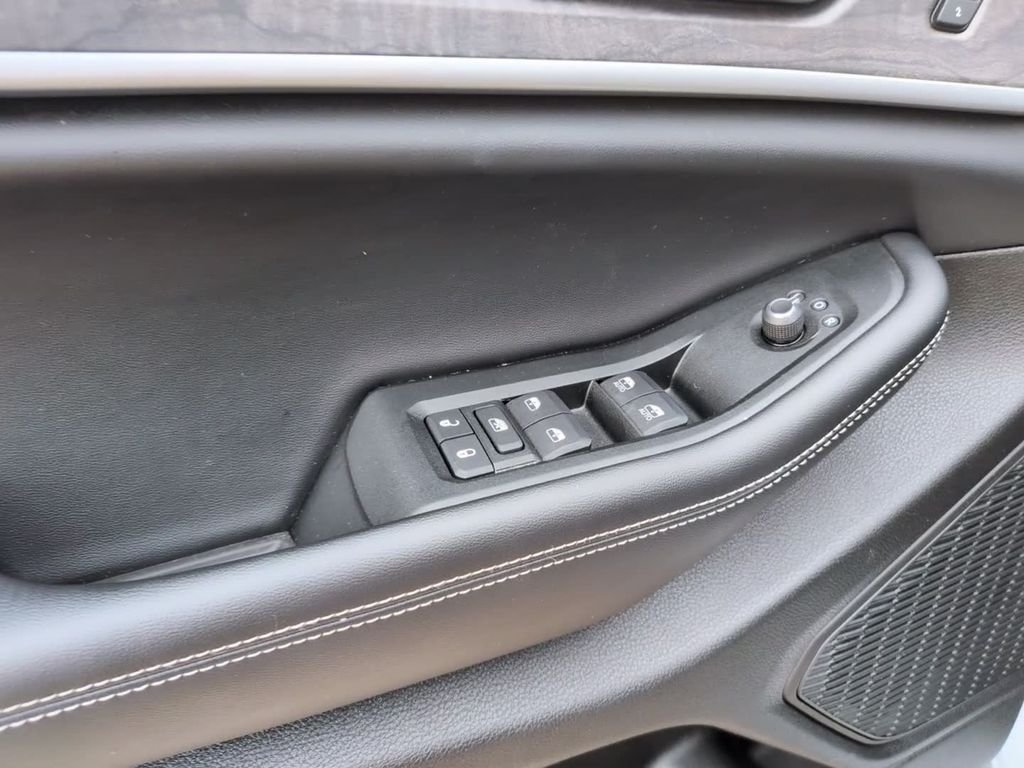 Used 2025 Silver Jeep Limited image 16