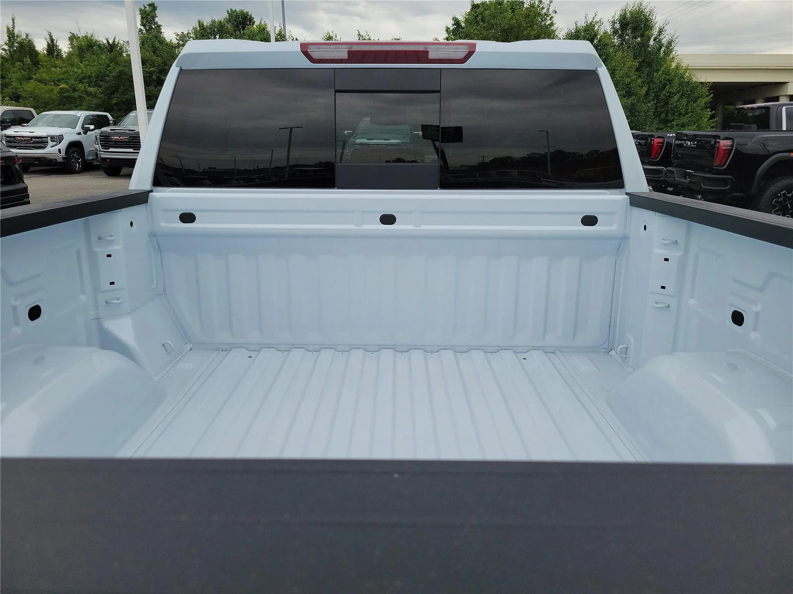 New 2026 Glacier White Tricoat GMC SLT image 9