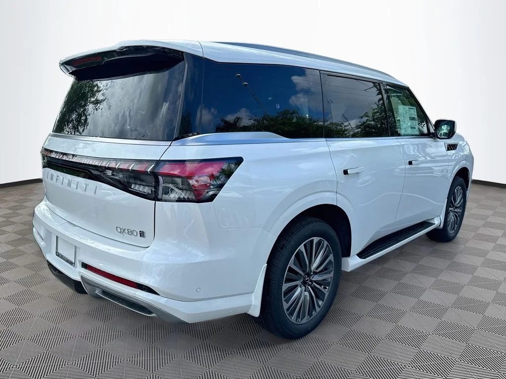 New 2027 RADIANT WHITE INFINITI Luxe 4WD image 5