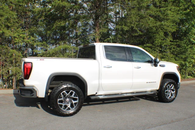 Used 2022 White Frost Tricoat GMC SLT image 2