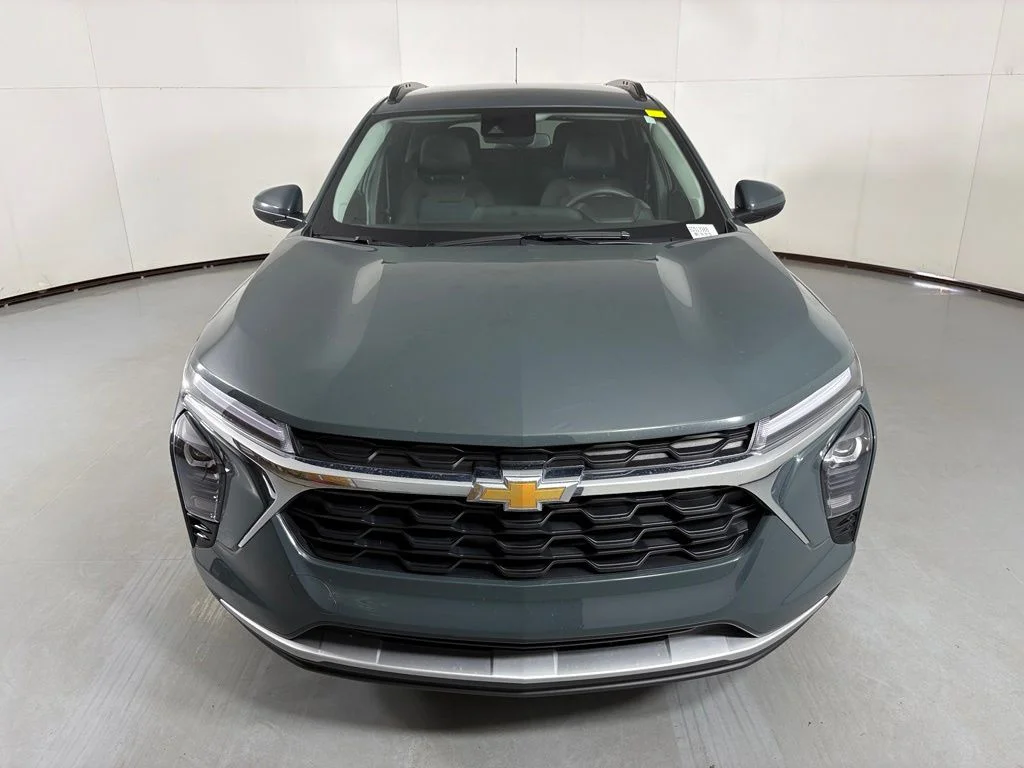 Used 2025 Gray Chevrolet LT image 3